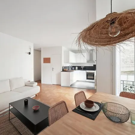 Le Charme Parisien A Deux Pas De Montmartre Appartamento Parigi